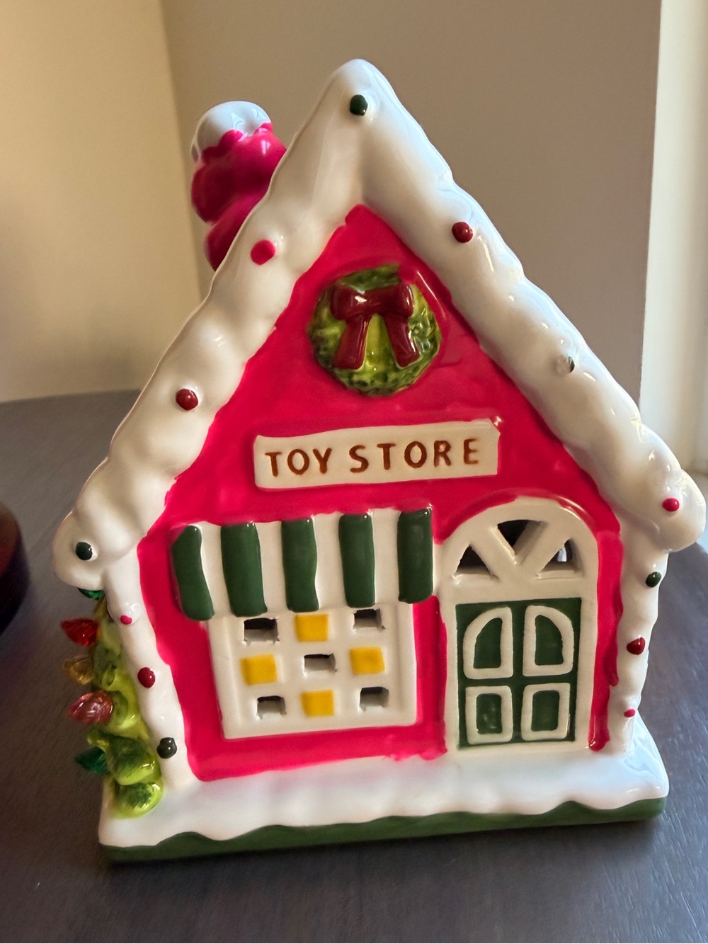 Mr. Christmas 7” Ceramic Gingerbread House, Very Good Condition, Illuminated